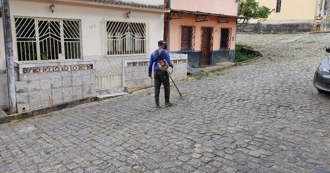 Camacã: Prefeito Paulo do Gás leva asfalto para Leoventura com recursos próprios